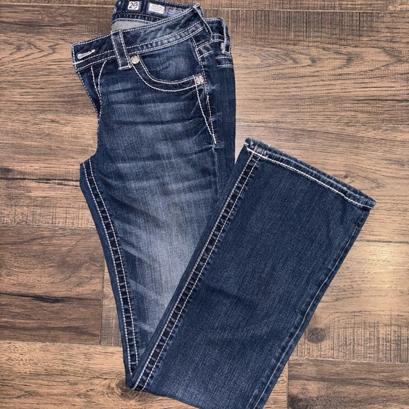 Miss Me Jeans Size 29 Boot Cut With Rhinestone Detail on Pockets. - Picture 2 of 4